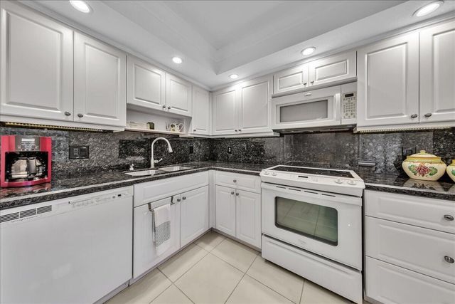 804 Cypress Grove Lane 302, Pompano Beach, FL 33069