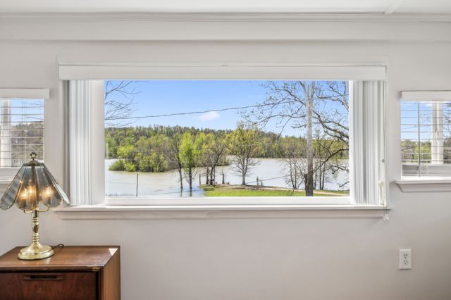 11460 Crooked Creek Rd, Lobelville, TN 37097
