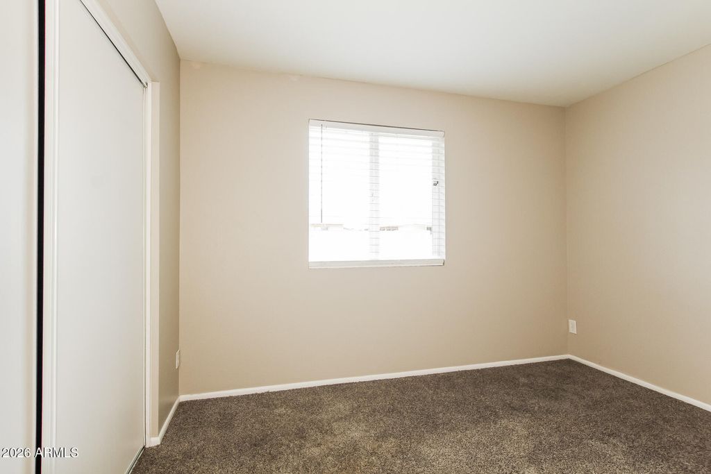 Image 16 of property listing at 3650 W BERRIDGE Lane, Phoenix, AZ 85019