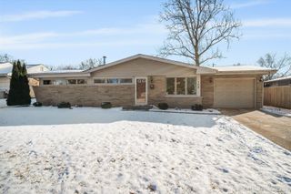 104 Briar Lane, North Aurora, IL 60542
