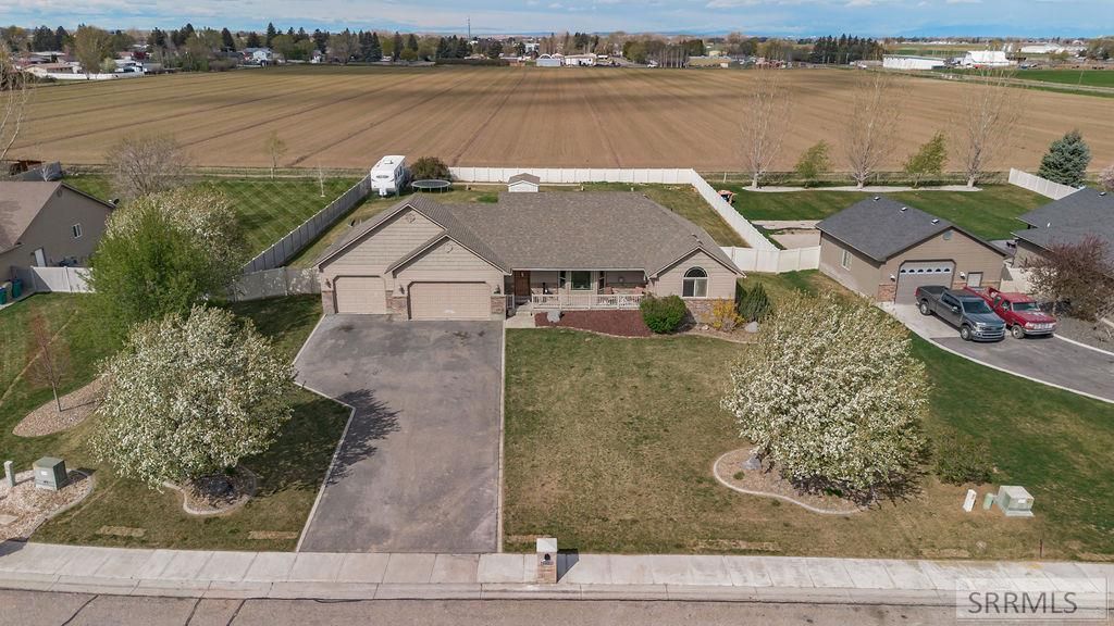 Image 2 of property listing at 11121 N 40 E, Idaho Falls, ID 83401