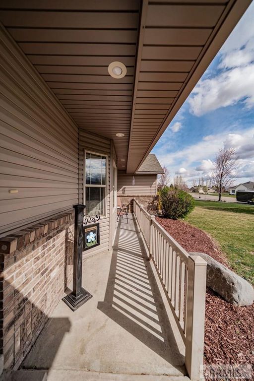 Image 5 of property listing at 11121 N 40 E, Idaho Falls, ID 83401