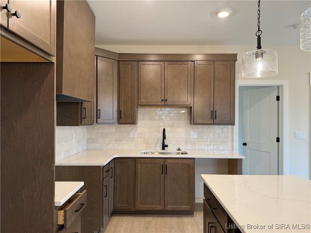 4657 Red Tail Ridge 240, Jeffersonville, IN 47130