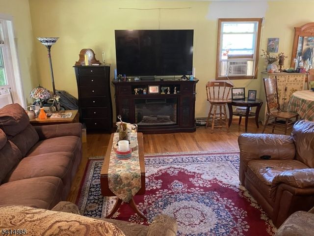 15 Main St, Glen Gardner Boro, NJ 08826
