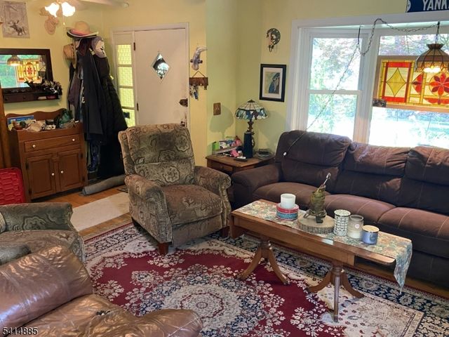 15 Main St, Glen Gardner Boro, NJ 08826
