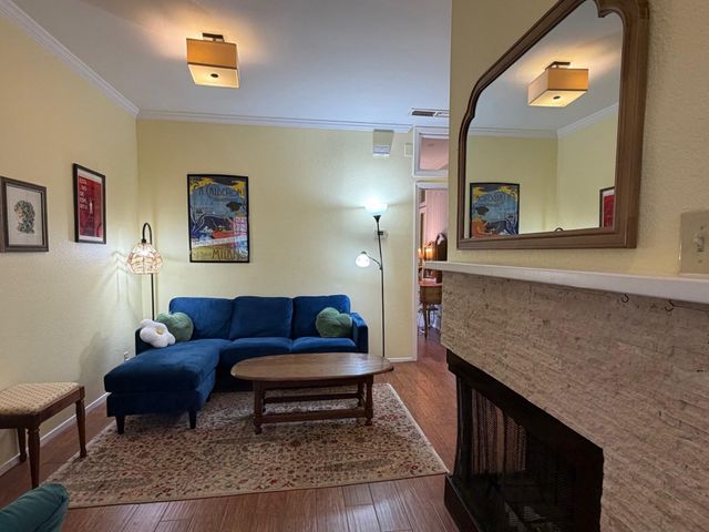 303 W 35th ST 202, Austin, TX 78705