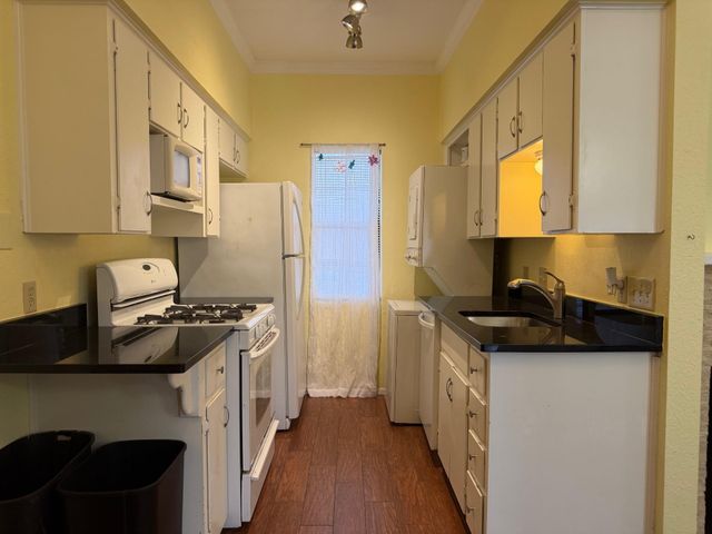 303 W 35th ST 202, Austin, TX 78705