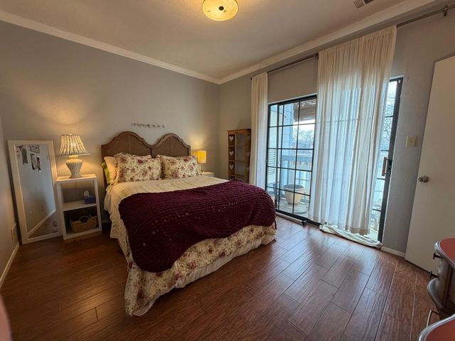 303 W 35th ST 202, Austin, TX 78705