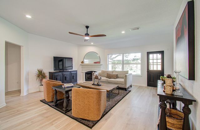 2030 Creek Shore Lane, Pearland, TX 77581