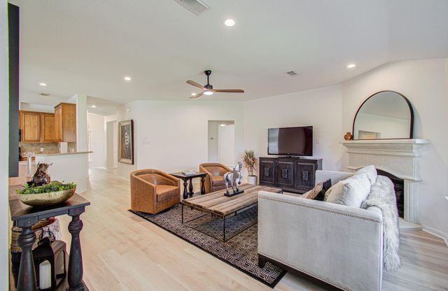 2030 Creek Shore Lane, Pearland, TX 77581