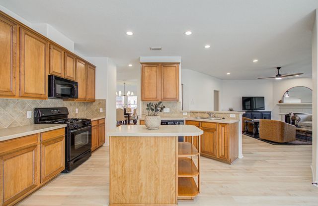 2030 Creek Shore Lane, Pearland, TX 77581