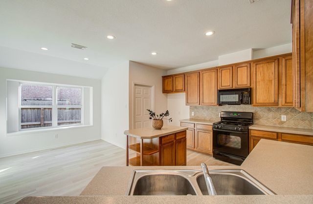 2030 Creek Shore Lane, Pearland, TX 77581