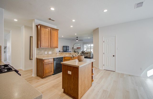 2030 Creek Shore Lane, Pearland, TX 77581