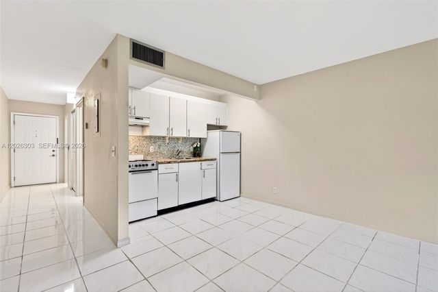 1400 SW 124th Ter 111Q, Pembroke Pines, FL 33027