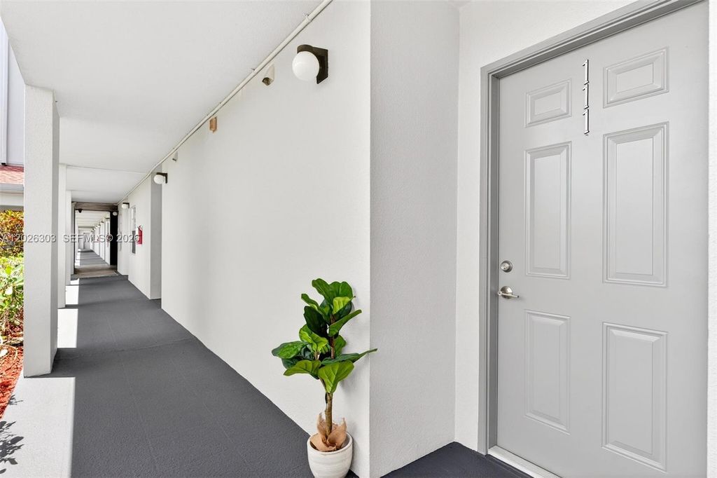 1400 SW 124th Ter 111Q, Pembroke Pines, FL 33027