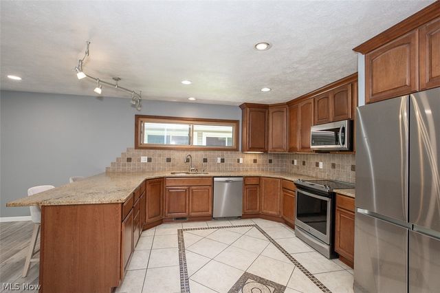 522 Merrimak Drive, Berea, OH 44017