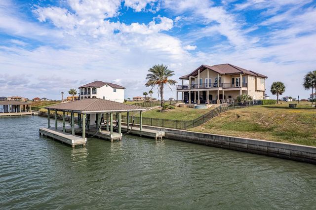 230 Chateau Way, Port O Connor, TX 77982