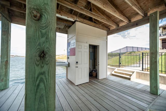 230 Chateau Way, Port O Connor, TX 77982