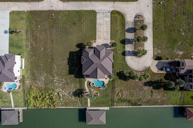 230 Chateau Way, Port O Connor, TX 77982