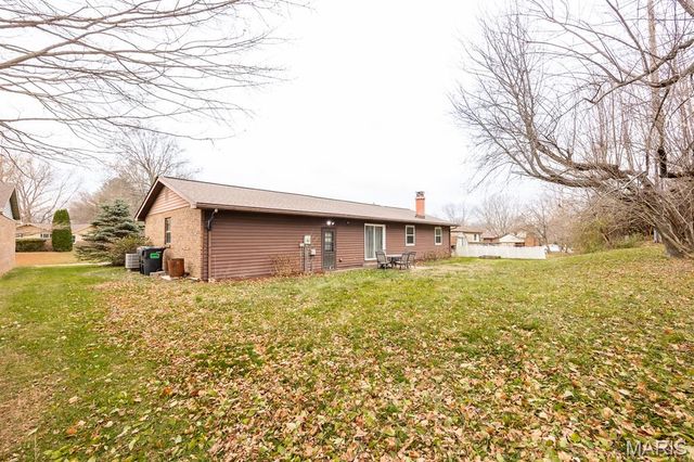 121 Blanc Lee Drive, Belleville, IL 62226