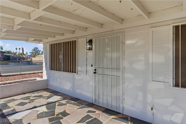 5250 Vicksburg Avenue, Las Vegas, NV 89122