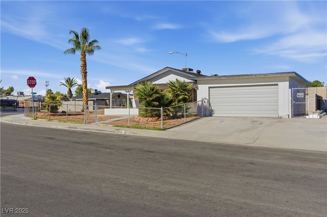 5250 Vicksburg Avenue, Las Vegas, NV 89122