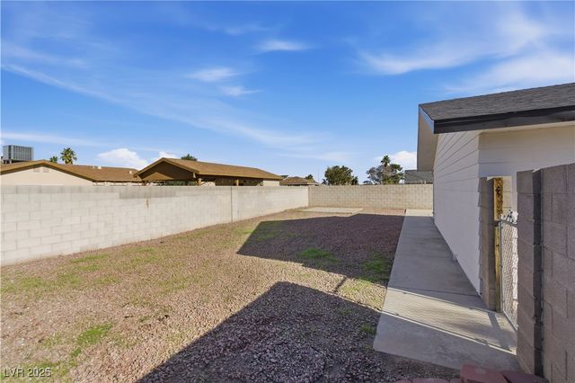 5250 Vicksburg Avenue, Las Vegas, NV 89122