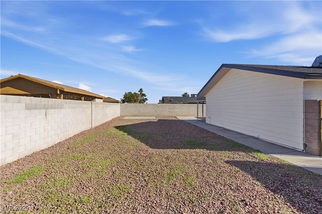 5250 Vicksburg Avenue, Las Vegas, NV 89122