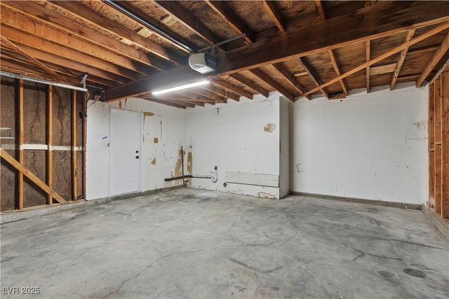 5250 Vicksburg Avenue, Las Vegas, NV 89122