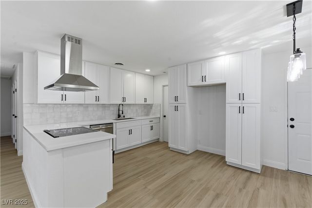 5250 Vicksburg Avenue, Las Vegas, NV 89122