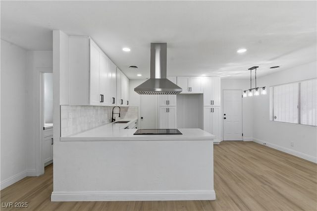 5250 Vicksburg Avenue, Las Vegas, NV 89122