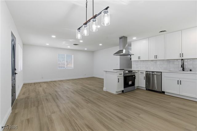 5250 Vicksburg Avenue, Las Vegas, NV 89122