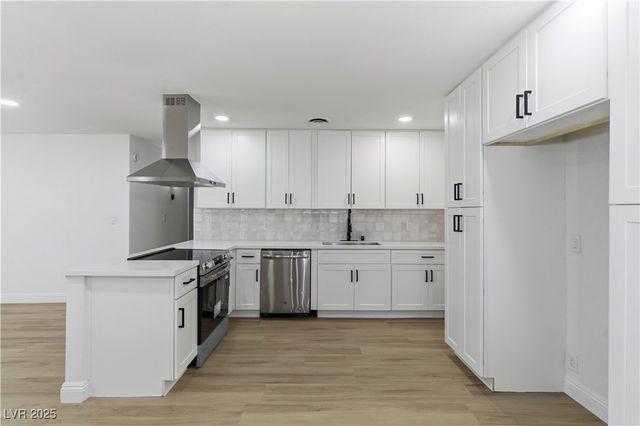 5250 Vicksburg Avenue, Las Vegas, NV 89122