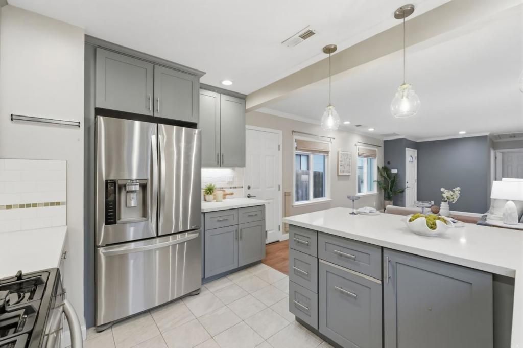 Image 10 of property listing at 71 Salada Avenue, Pacifica, CA 94044