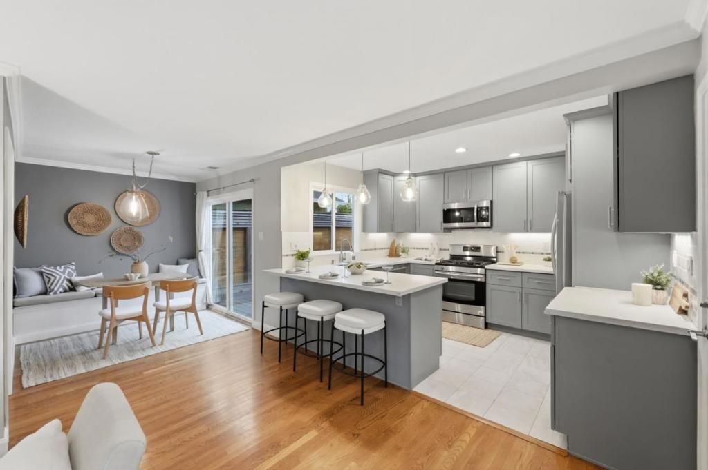 Image 5 of property listing at 71 Salada Avenue, Pacifica, CA 94044