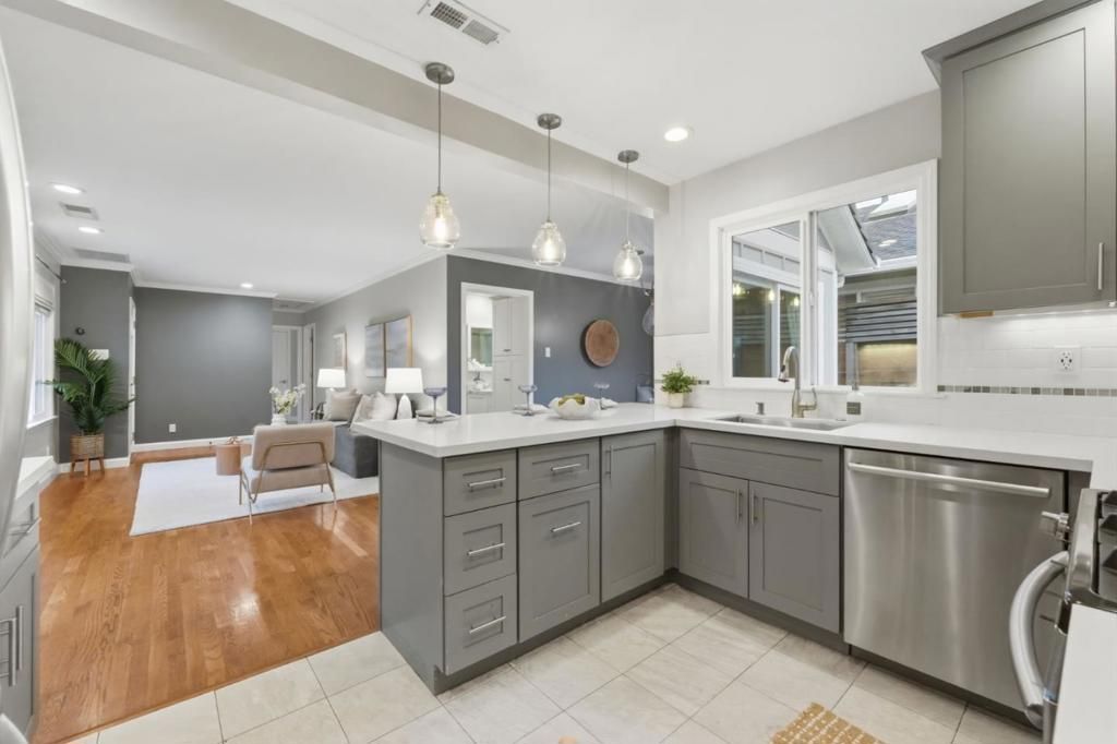 Image 9 of property listing at 71 Salada Avenue, Pacifica, CA 94044