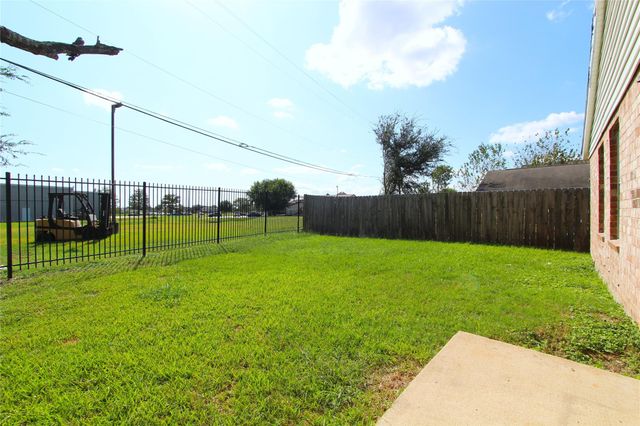 7713 Ellis Drive, Houston, TX 77489