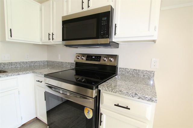 7713 Ellis Drive, Houston, TX 77489