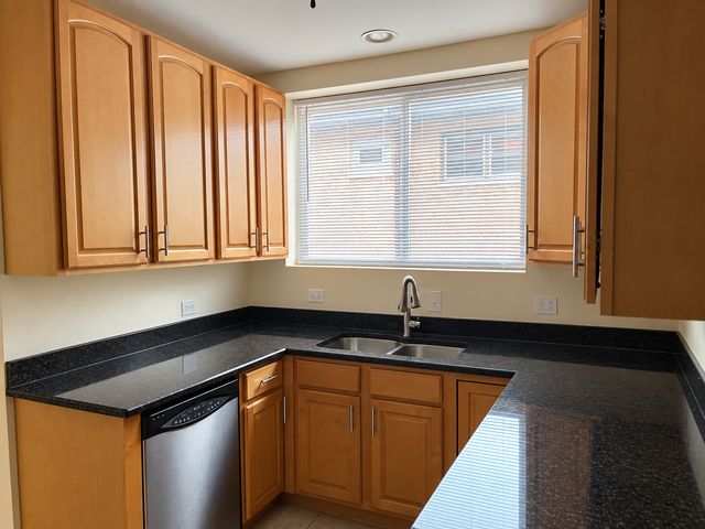 10433 S Hale Avenue 2a, Chicago, IL 60643
