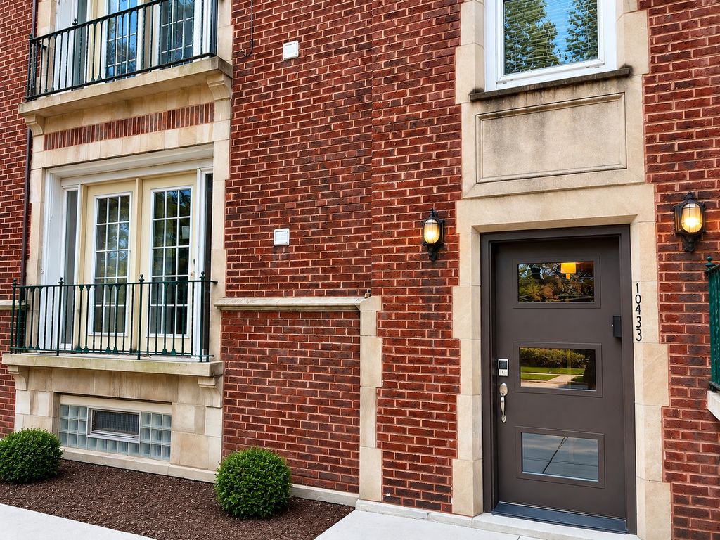 10433 S Hale Avenue 2a, Chicago, IL 60643