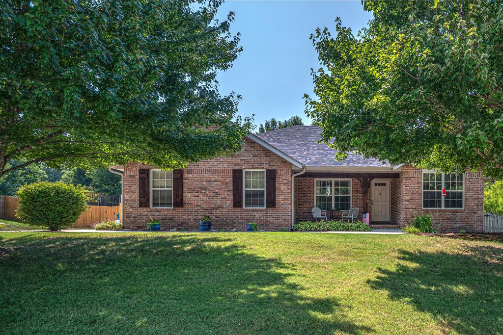 909 South 13th Avenue, Ozark, MO 65721