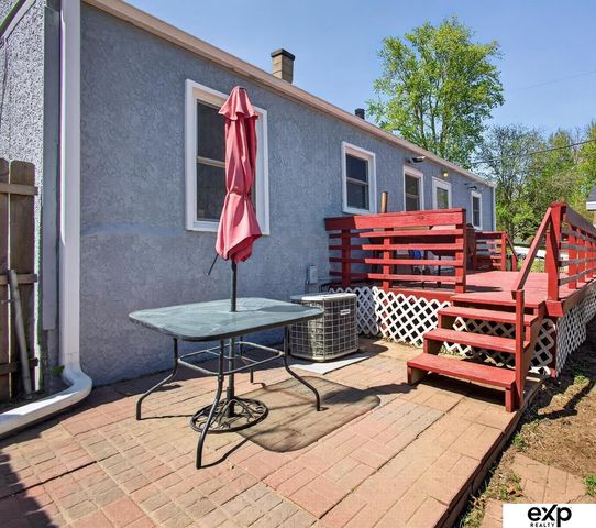 2001 Jackson Street, Bellevue, NE 68005
