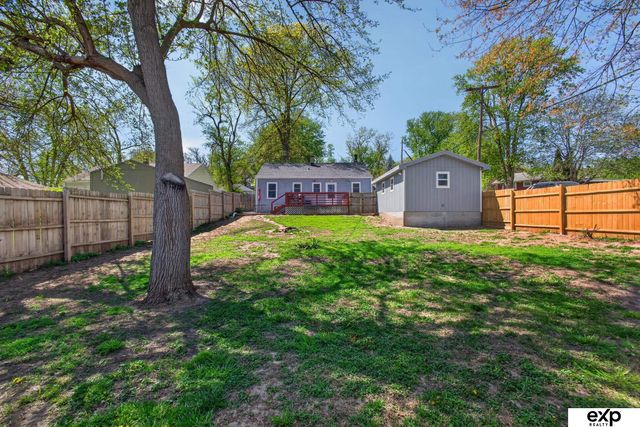 2001 Jackson Street, Bellevue, NE 68005