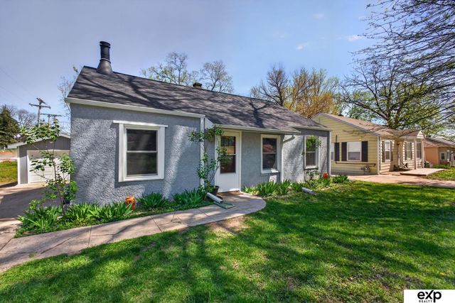 2001 Jackson Street, Bellevue, NE 68005