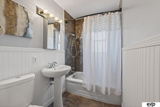 2001 Jackson Street, Bellevue, NE 68005