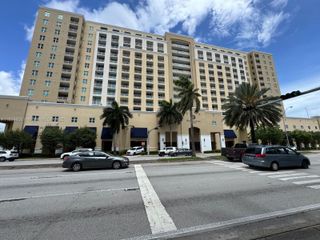 117 NW 42nd Ave 1514, Miami, FL 33126