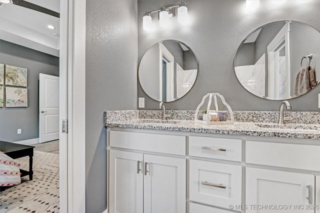 1178 Wild Indigo Circle, Calera, OK 74730