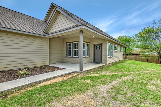 1178 Wild Indigo Circle, Calera, OK 74730