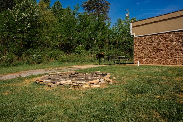 1655 KY-92, Jamestown, KY 42629