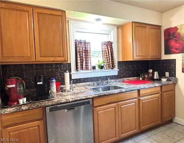 145 S Vine Street, Columbiana, OH 44408